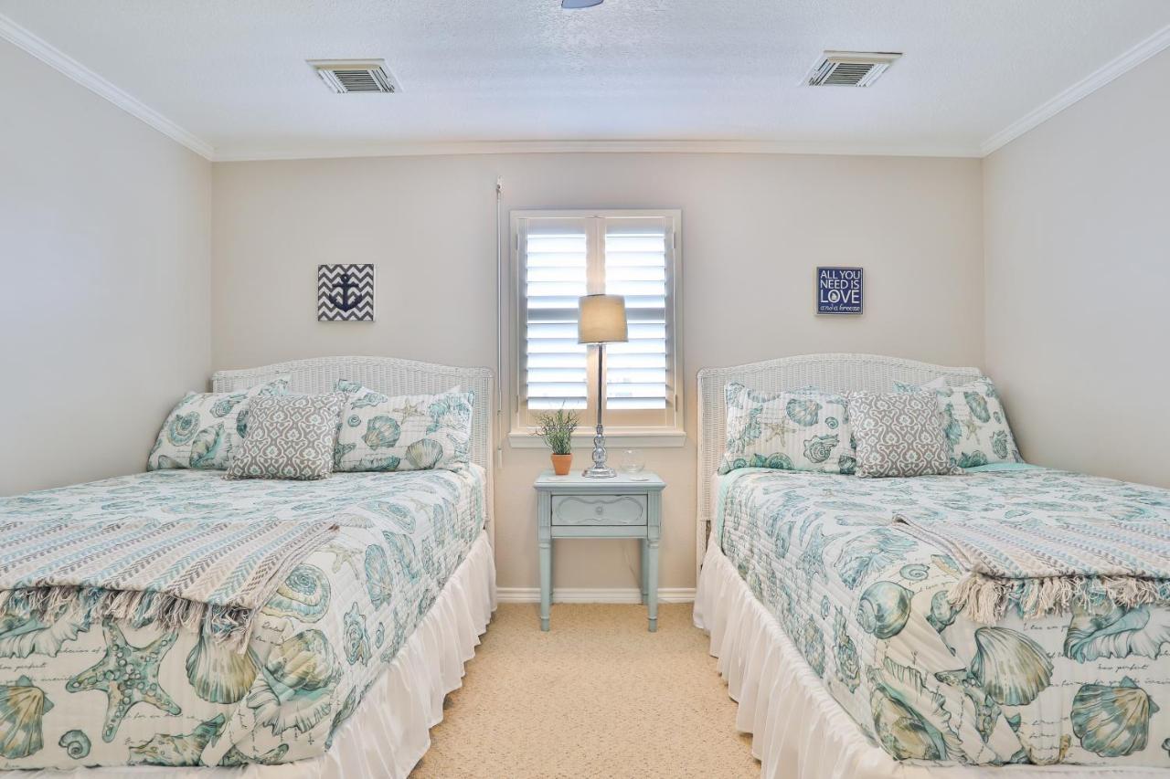 Bayside Bliss Villa Crystal Beach Exterior photo