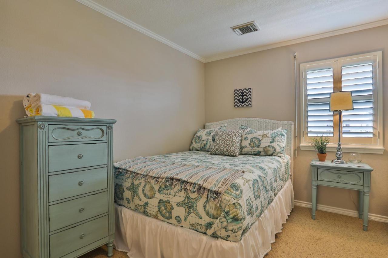 Bayside Bliss Villa Crystal Beach Exterior photo