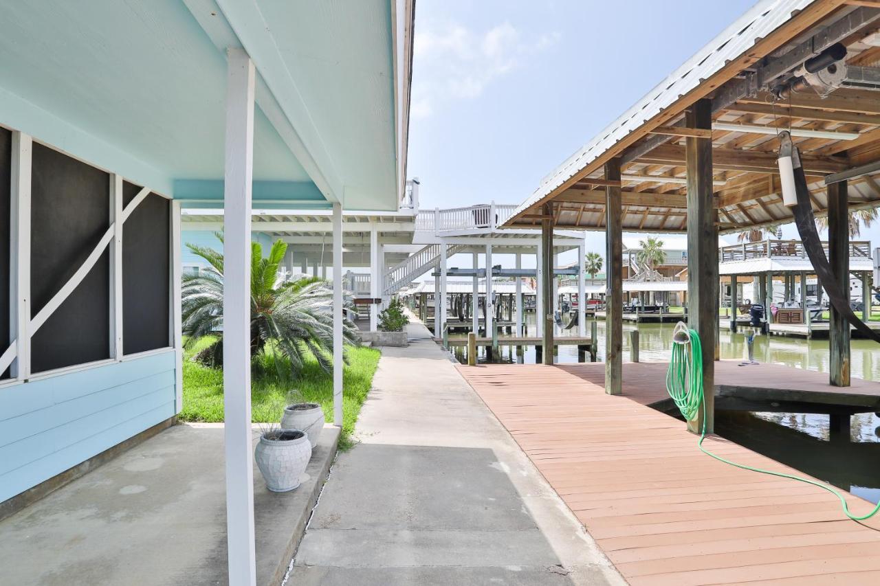Bayside Bliss Villa Crystal Beach Exterior photo