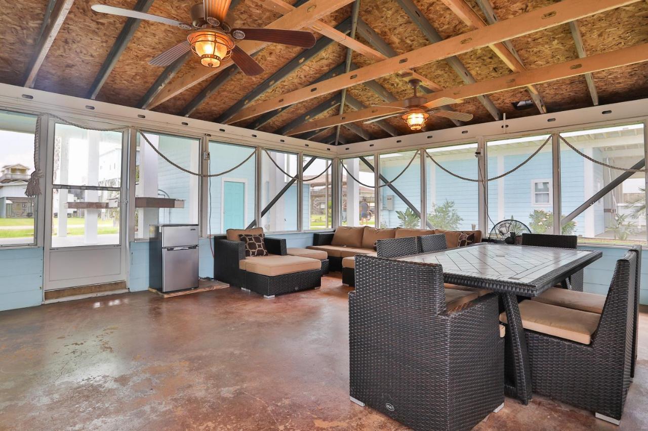 Bayside Bliss Villa Crystal Beach Exterior photo